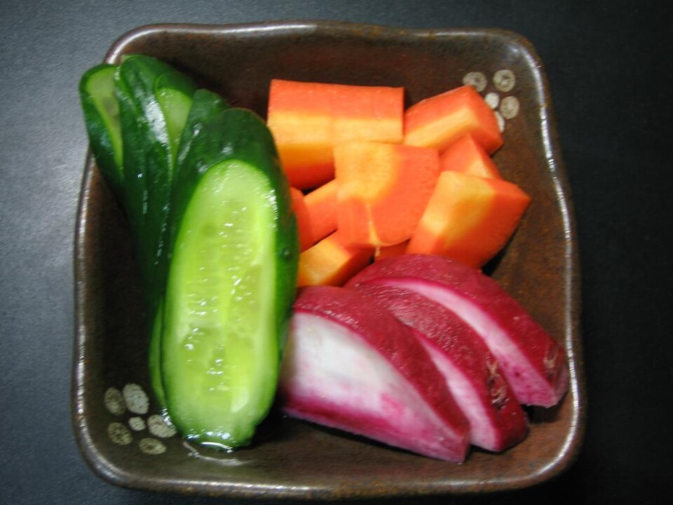 ランチ牛カルビ丼お味噌汁・お新香付（※イメージ）