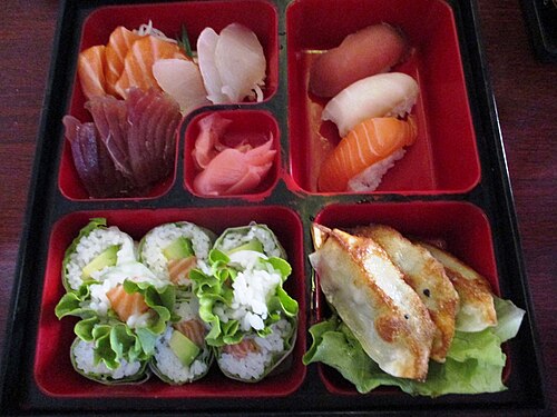 【背脂ラーメンフェアをご注文方限定】焼餃子６コ・ごはん（※イメージ）
