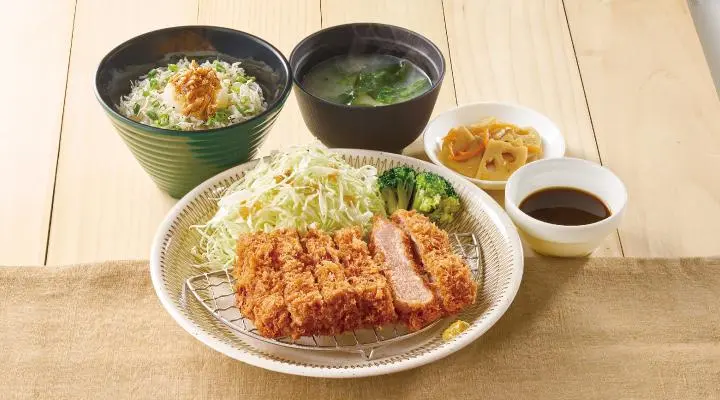 しらすおろしごはんの自家製厚切りひれかつ膳（みそ汁・惣菜つき）