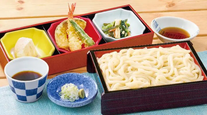 お昼の夢うどん膳（三つ仕切り＋せいろうどん）